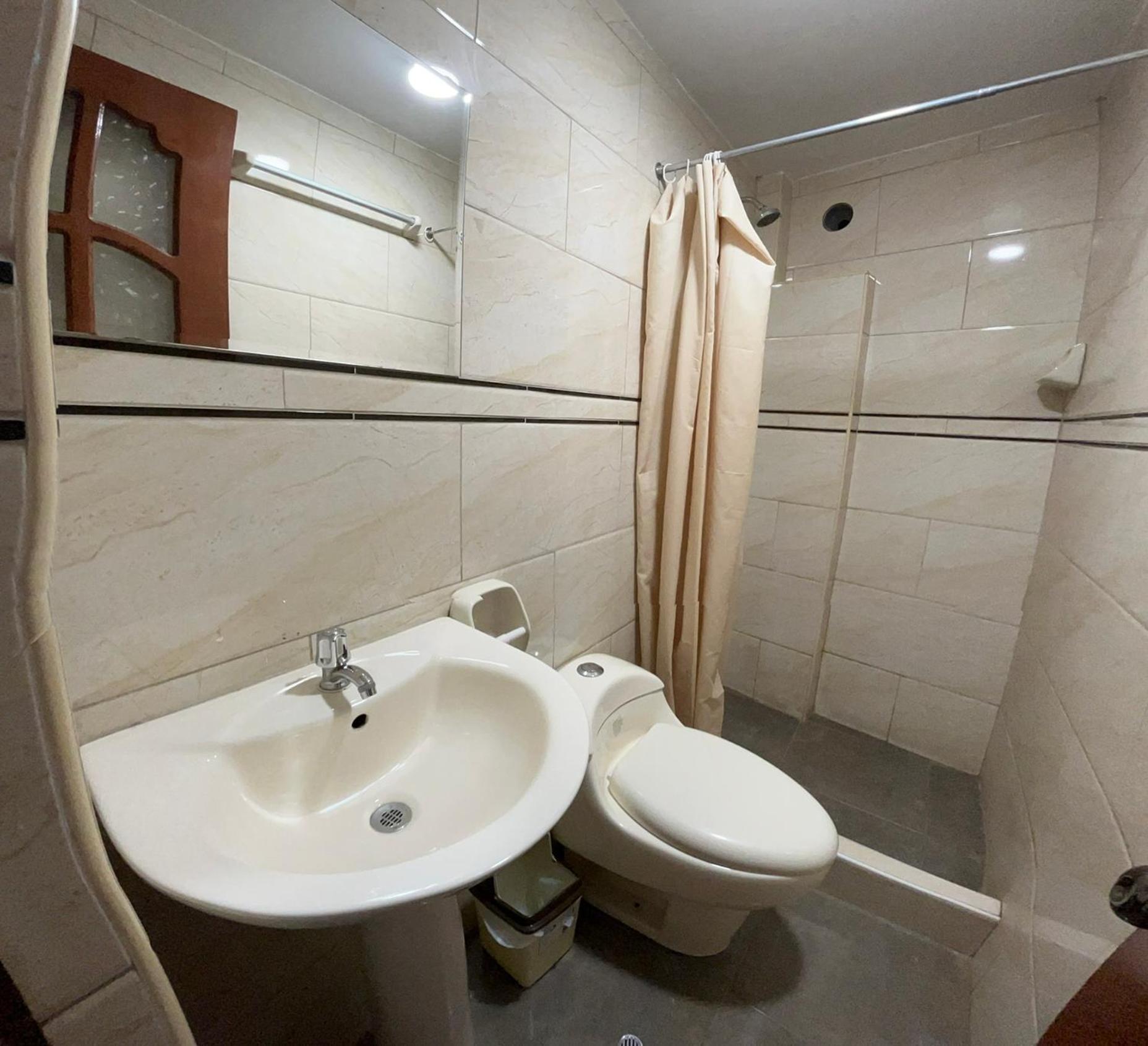 Hostal Apu Qhawarina أويانتيتامْبو المظهر الخارجي الصورة
