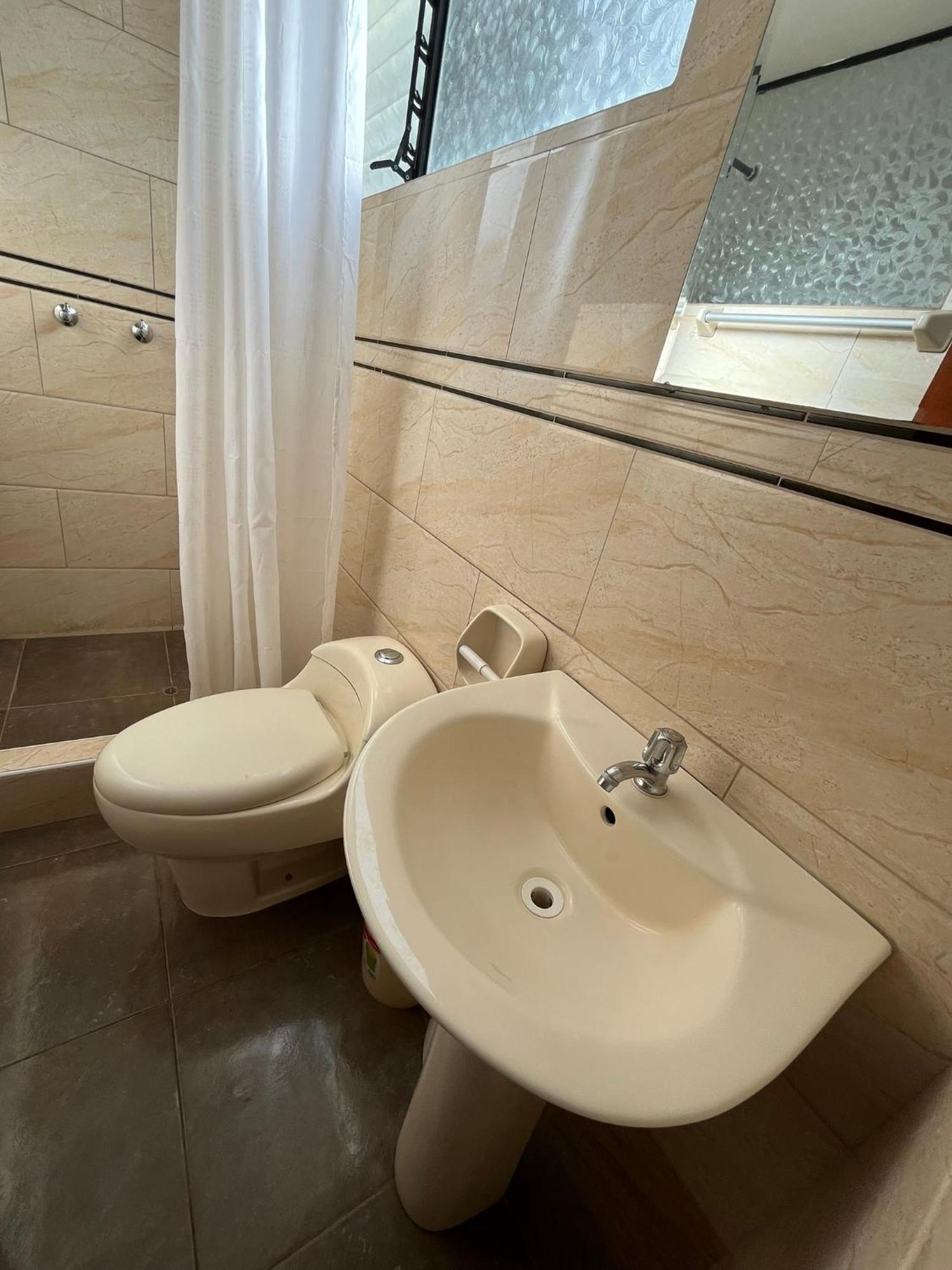 Hostal Apu Qhawarina أويانتيتامْبو المظهر الخارجي الصورة