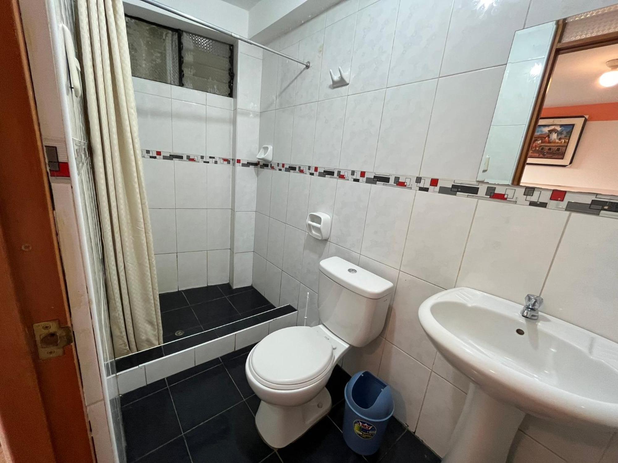 Hostal Apu Qhawarina أويانتيتامْبو المظهر الخارجي الصورة