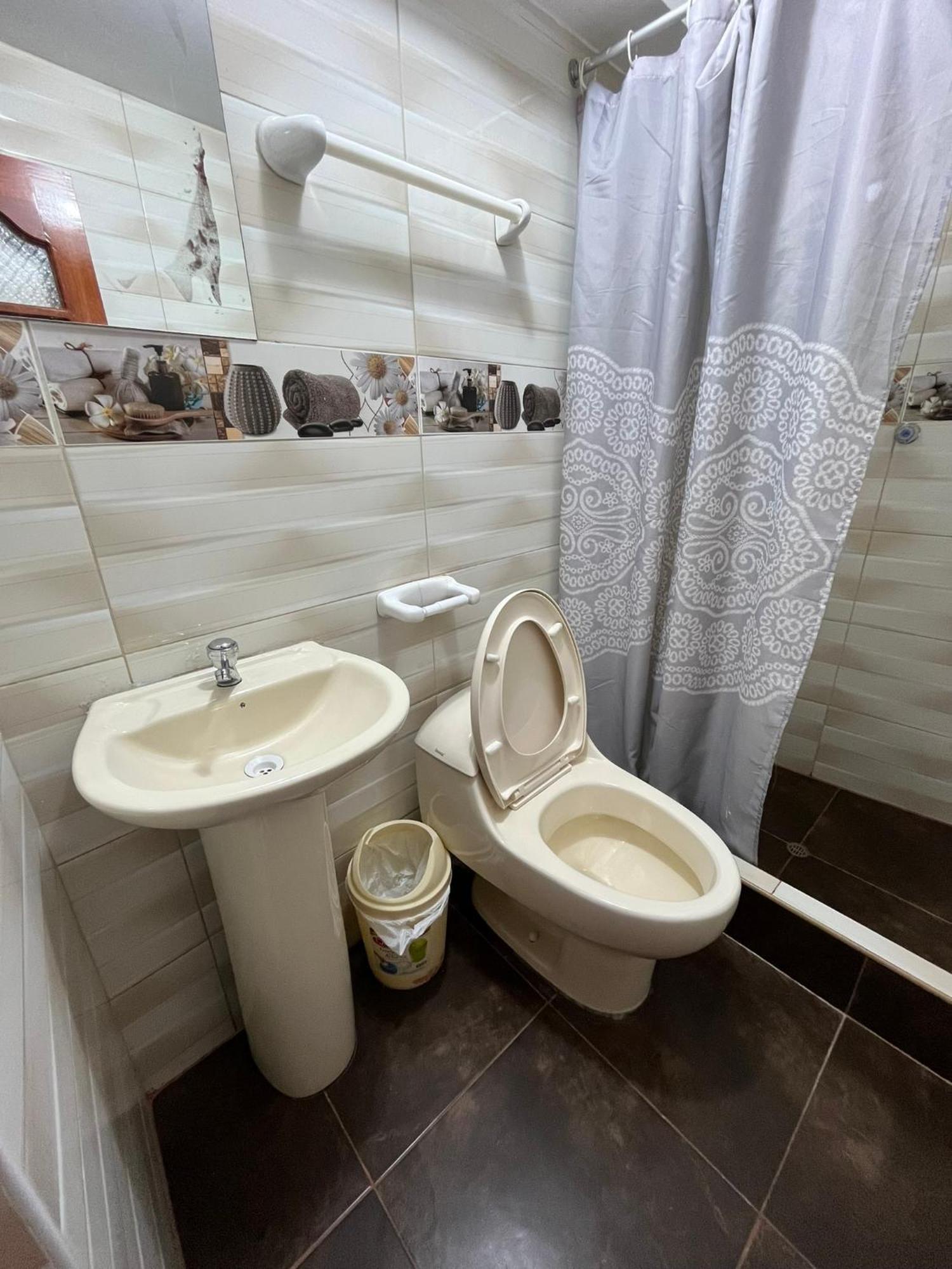 Hostal Apu Qhawarina أويانتيتامْبو المظهر الخارجي الصورة